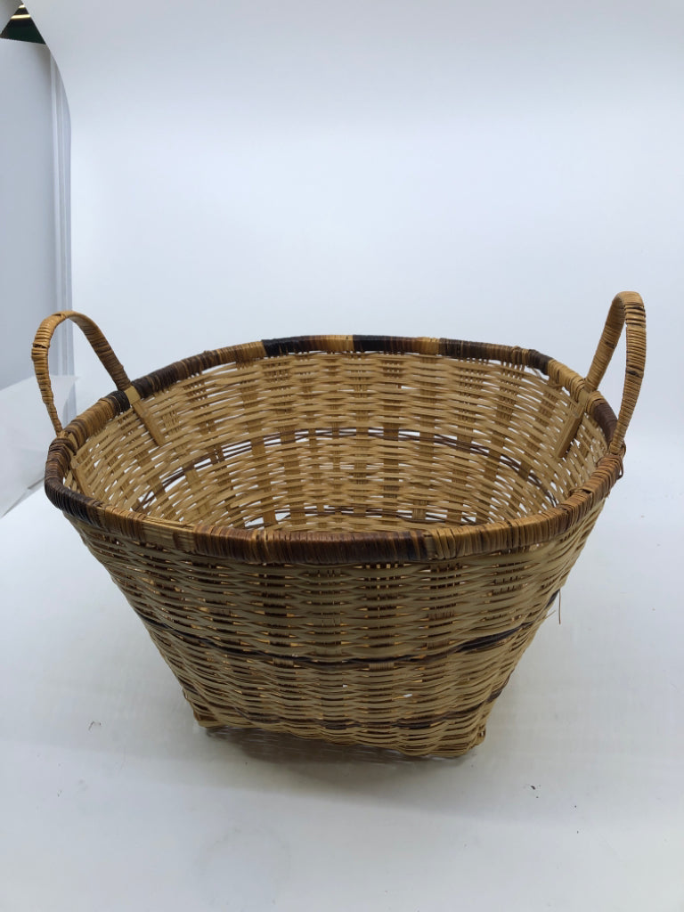 TWO TONED BASKET W HANDLES.