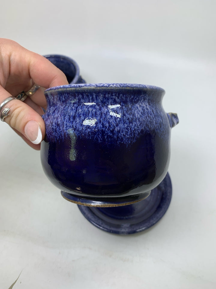 4 PC COBALT BLUE DRIP SOUP BOWLS W/ PLATES.