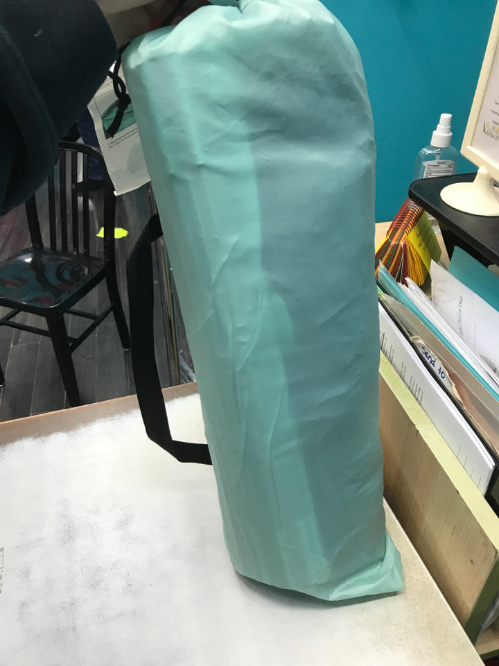 NWT Folding Beach Tent