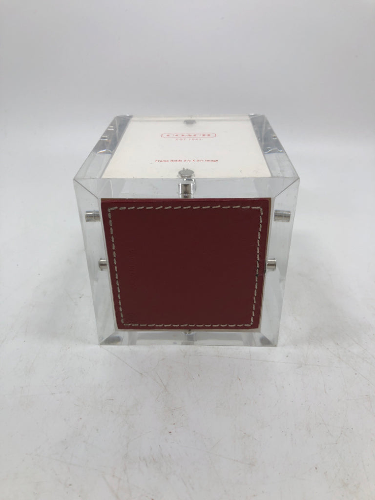 MAGNETIC COACH CUBE PICTURE FRAME.