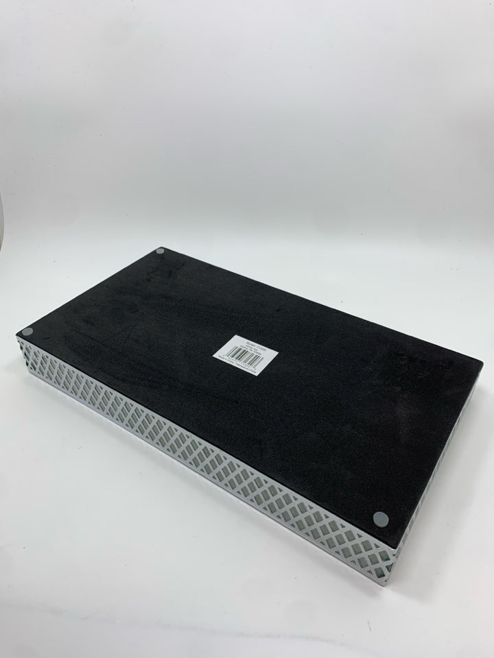 SILVER MIRRORED TRAY.