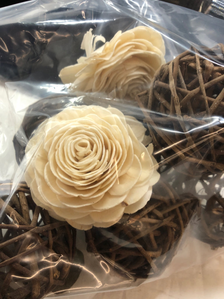 MIKASA GLASS CENTERPIECE BOWL W/BAG OF FILLER.