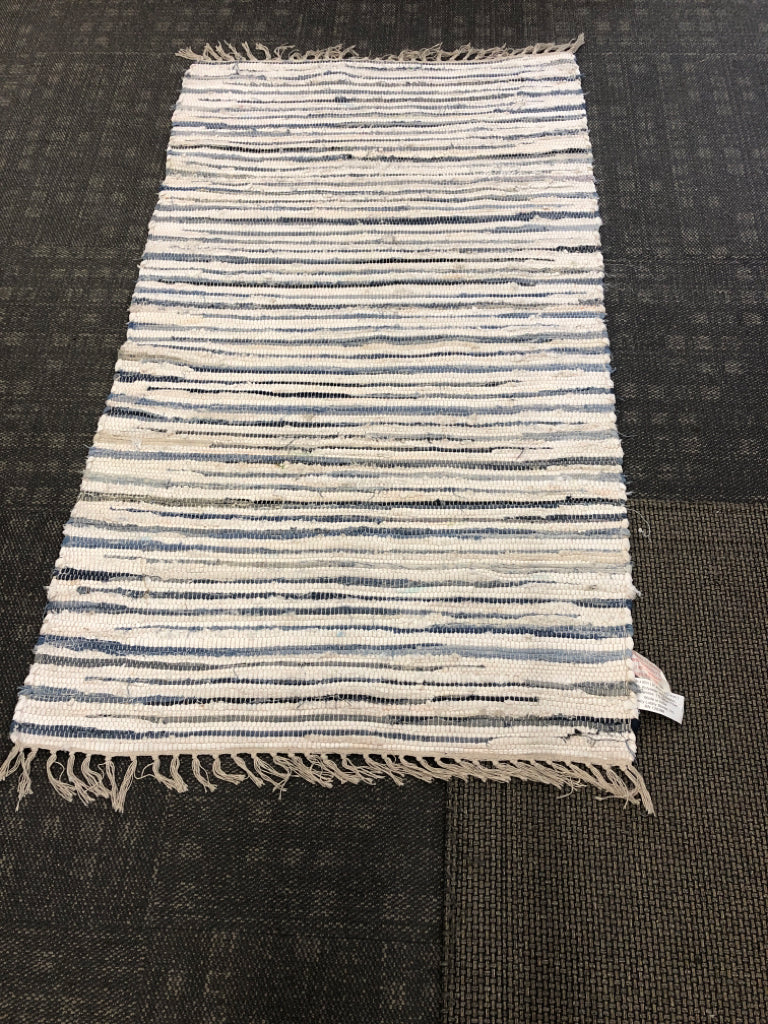 BLUE AND WHITE AREA RUG W FRINGE.