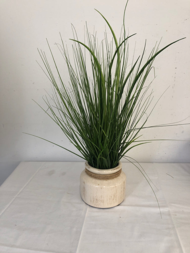 CREAM DISTRESSED PLANTER W FAUX GRASS.