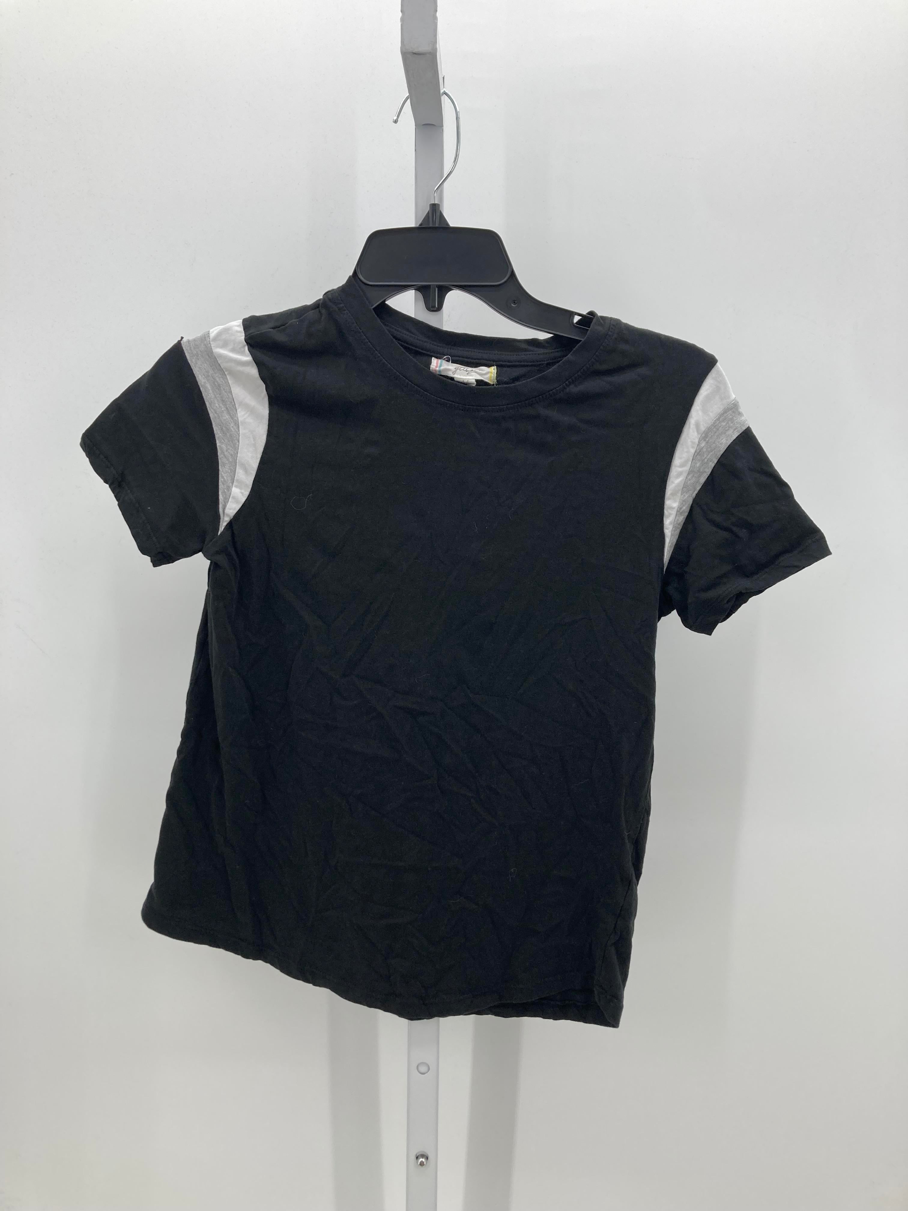 Size Medium Juniors Short Sleeve Shirt