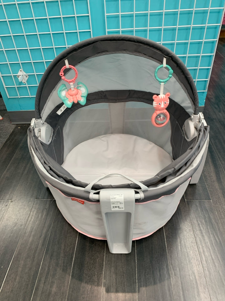 Fisher-Price Bassinet On-The-Go Infant Dome Portable Bassinet
