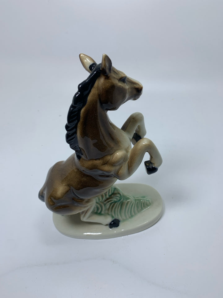 VTG HORSE STANDING UP ON BACK LEGS FERN FIGURINE.
