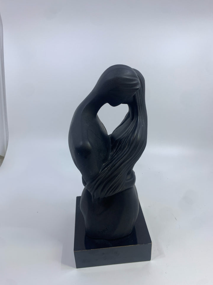 MATTE BLACK COUPLE KISSING DURASTONE FIGURINE AUSTIN PRODUCTIONS.