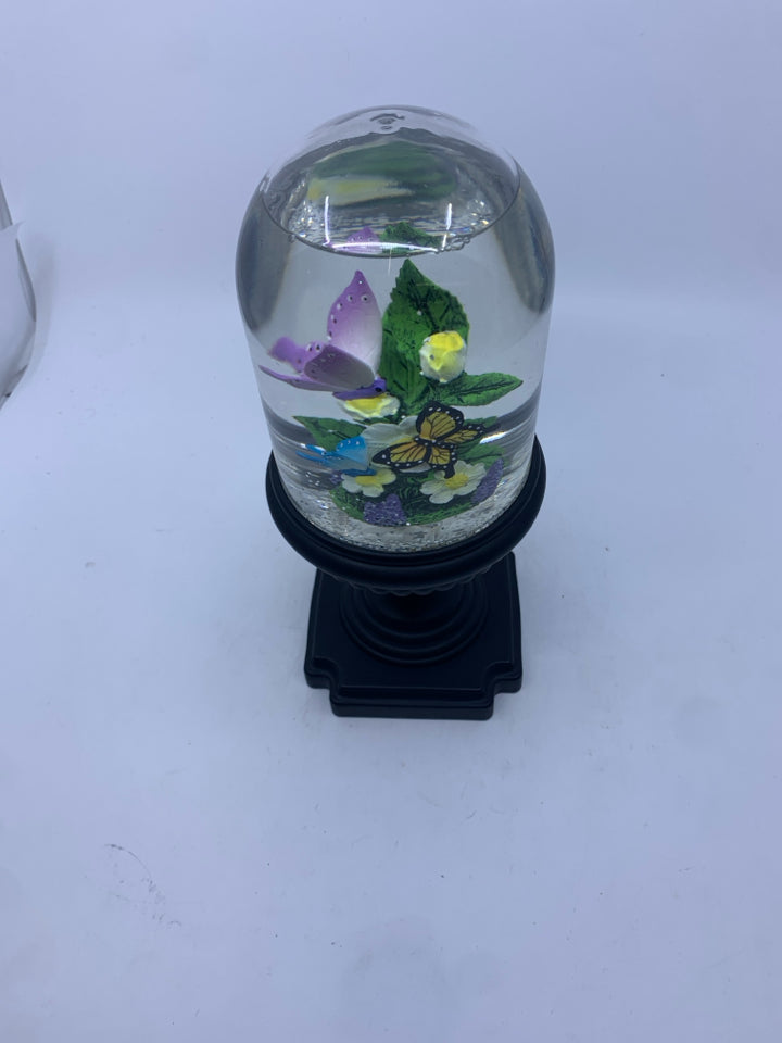 BUTTERFLY LIGHT UP GLITTER GLOBE.