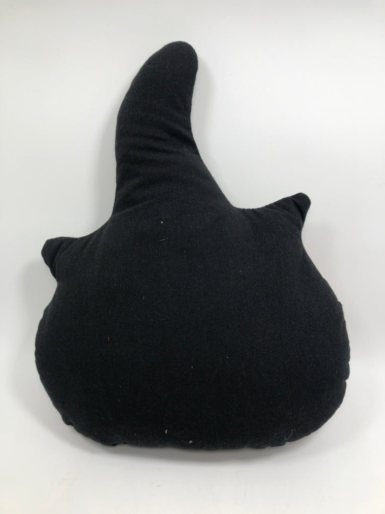 EMBROIDERED PUMPKIN PILLOW.