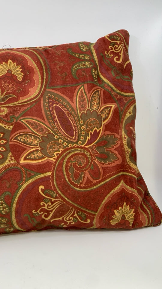 RED RECTANGLE ACCENT PILLOW W/FLORAL DESIGN.