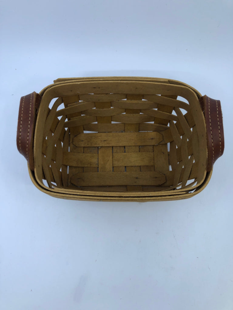 2003 SMALL RECTANGLE BASKET W LEATHER HANDLES.