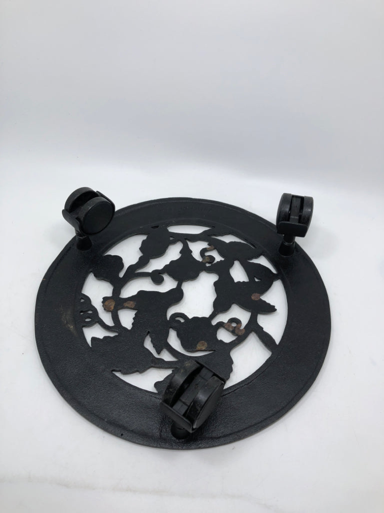GREEN HUMMINGBIRD METAL ROLLING PLANT STAND.