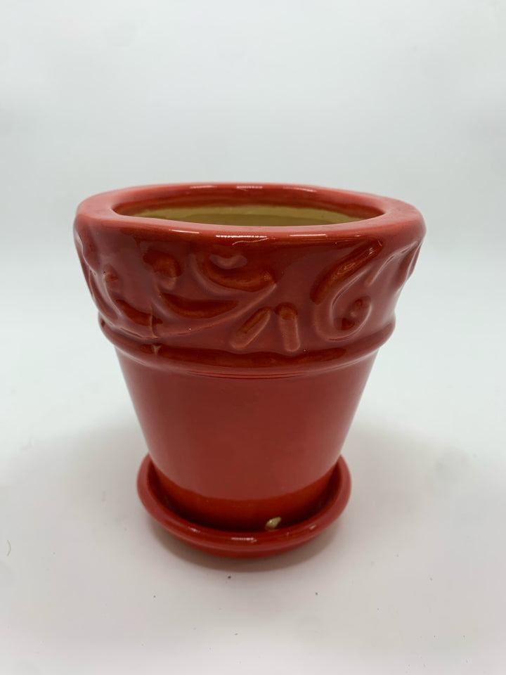 RED CERAMIC POT.