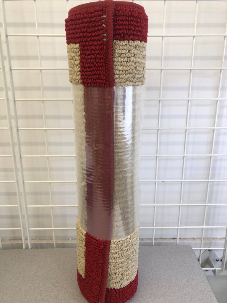 NIP MAROON/CREAM COLOR RUNNER.