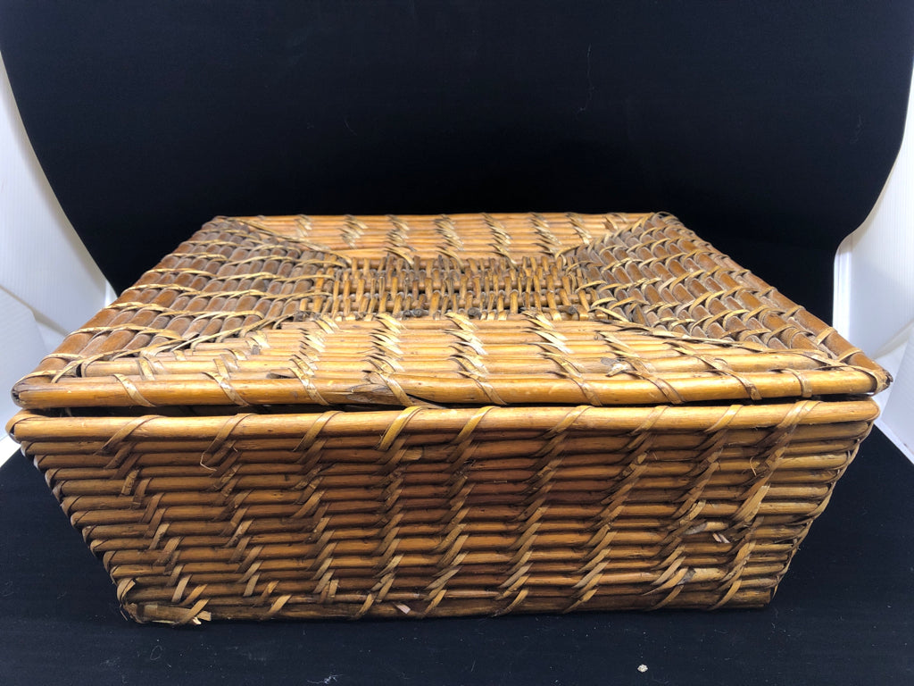 SQUARE BAMBOO STICK BASKET W/ REMOVABLE LID.