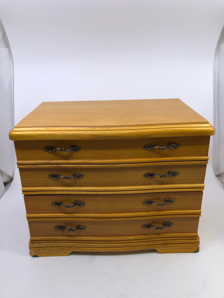 BLONDE WOOD 3 DRAWER JEWELRY BOX.