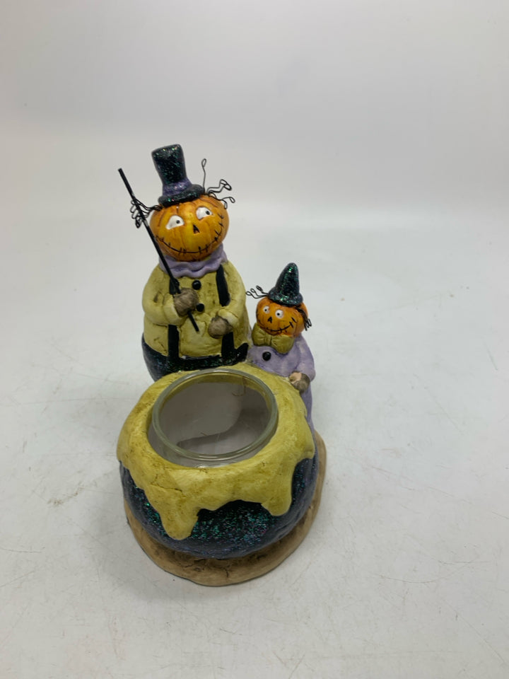YANKEE CANDLE 2 PUMPKIN HEADS W/ CAULDRON CANDLE HOLDER.