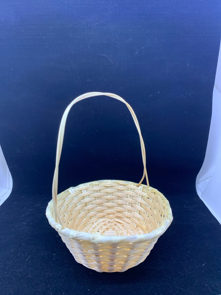 BLONDE WOVEN EASTER BASKET.