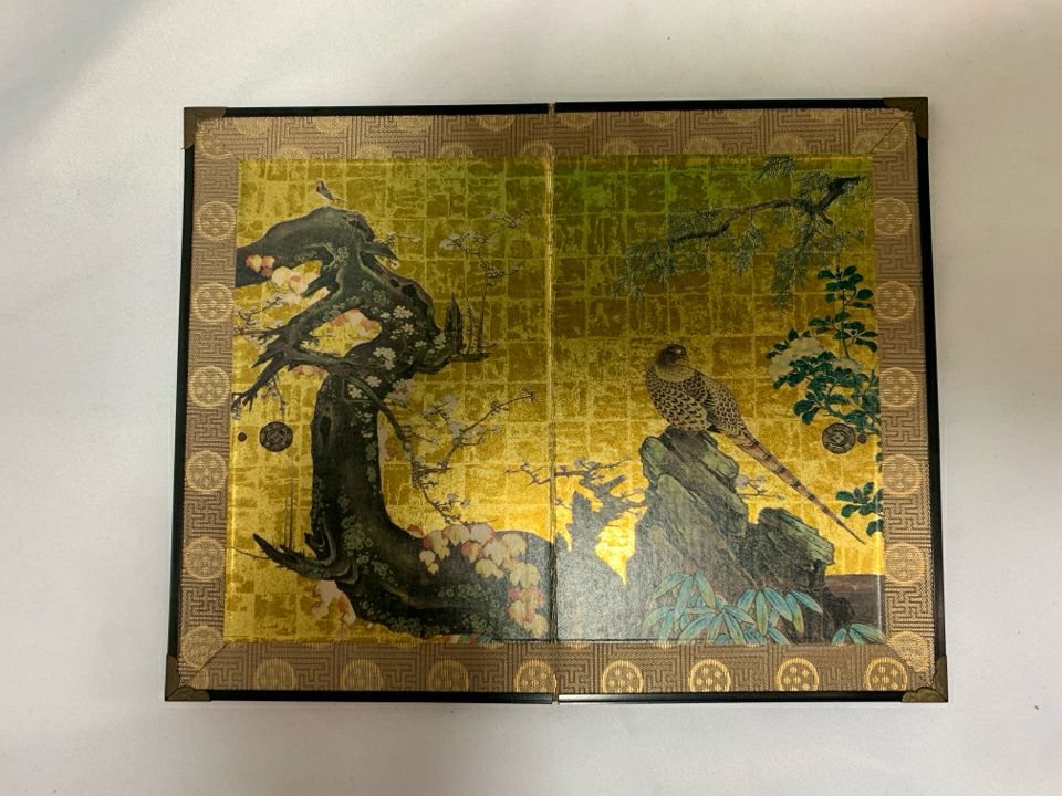 GOLD ASIAN STYLE HOT MAT.