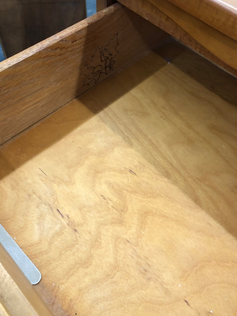 VTG WIDE 5-DRAWER JAMESTOWN BURNS MAPLE DRESSER.