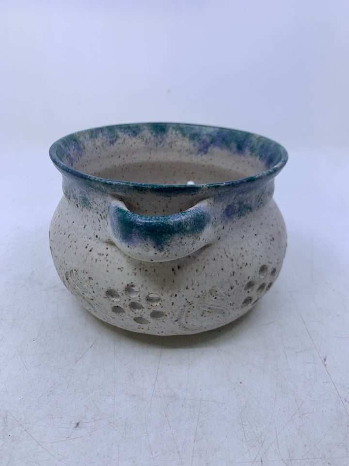 WHITE SPECKLED STRAINER W/ GREEN/BLUE RIM.