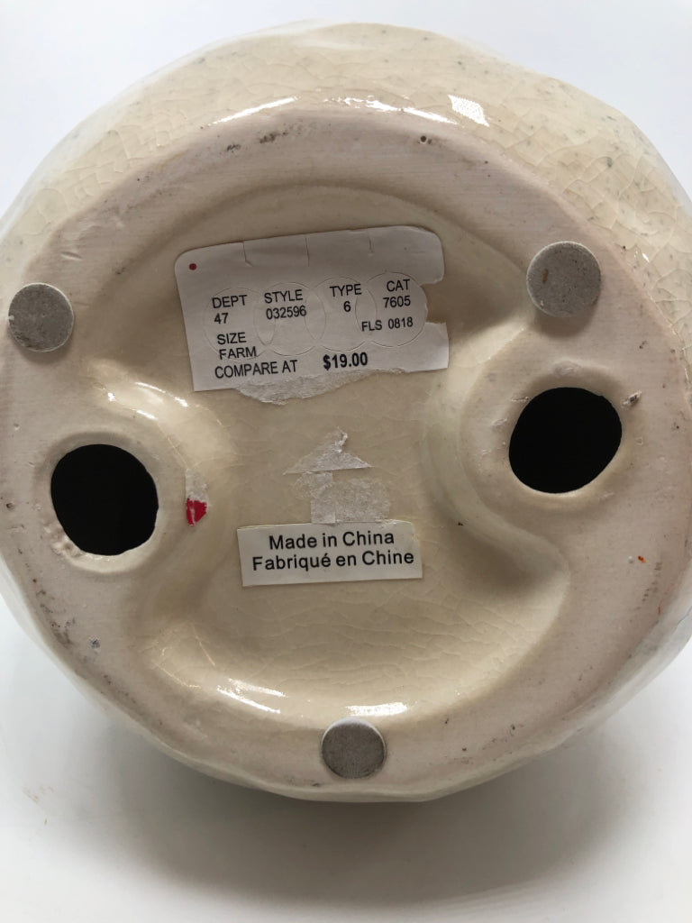 CERAMIC PEAR DECOR.