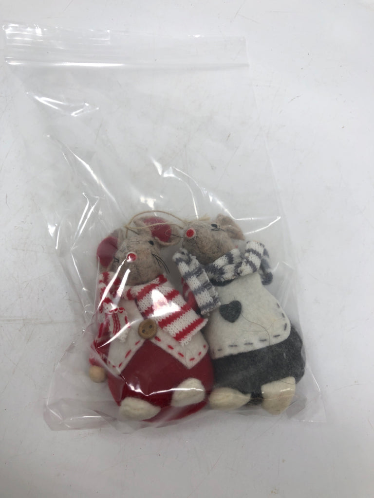 2 FELT MICE W/ STRIPED SCARFS ORNAMENT IN BAG.