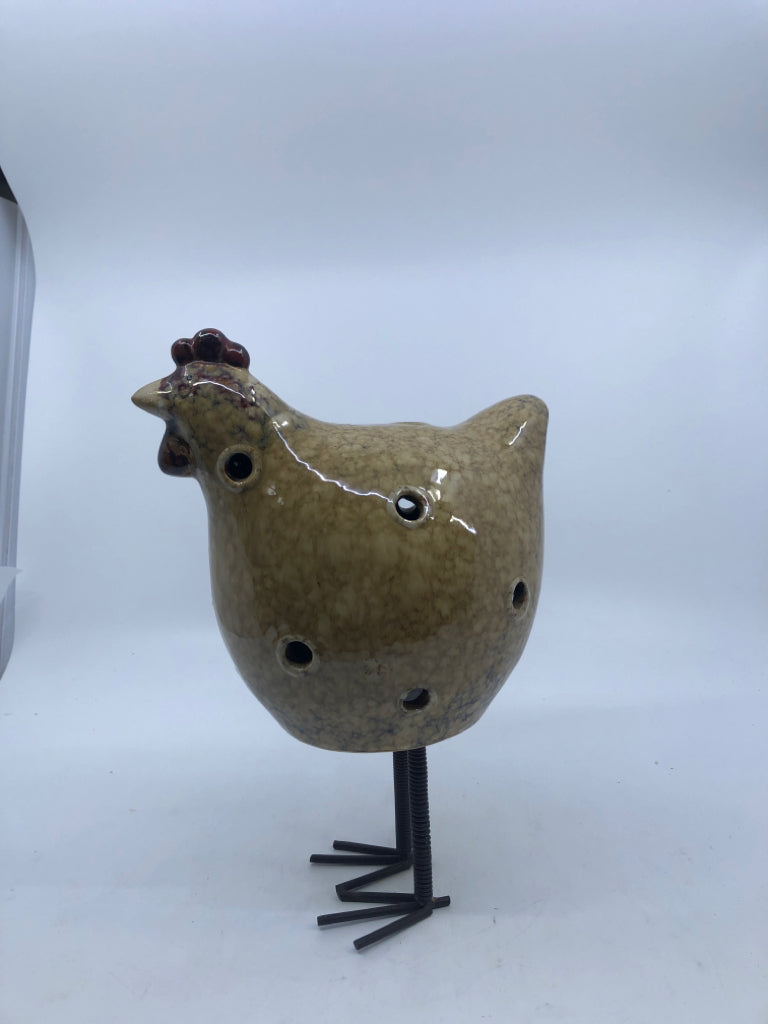 BROWN HEN W/METAL LEGS TEA LIGHT.