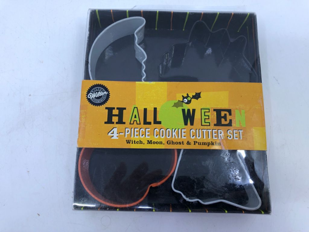 NIB WILTON HALLOWEEN COOKIE CUTTERS