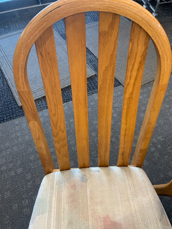 OAK WOOD TABLE W LEAF + 6 CHAIRS.