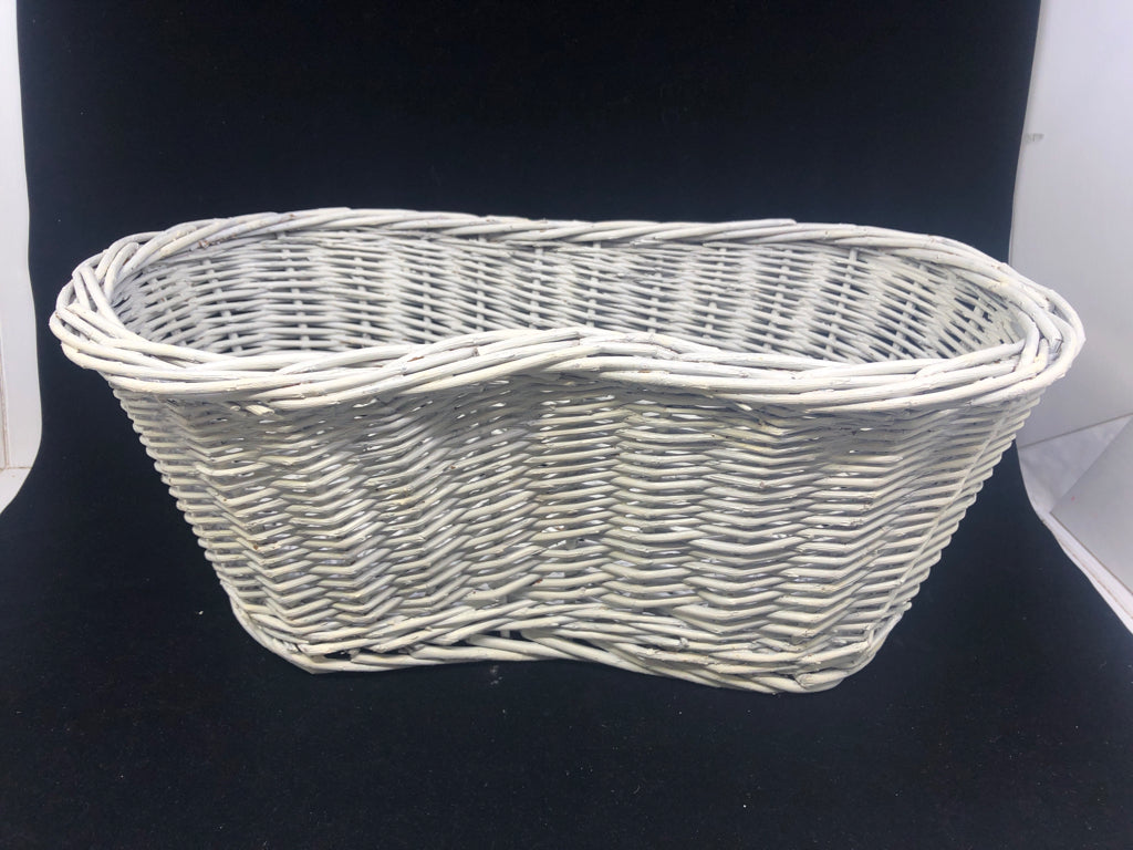 WHITE WICKER BASKET.