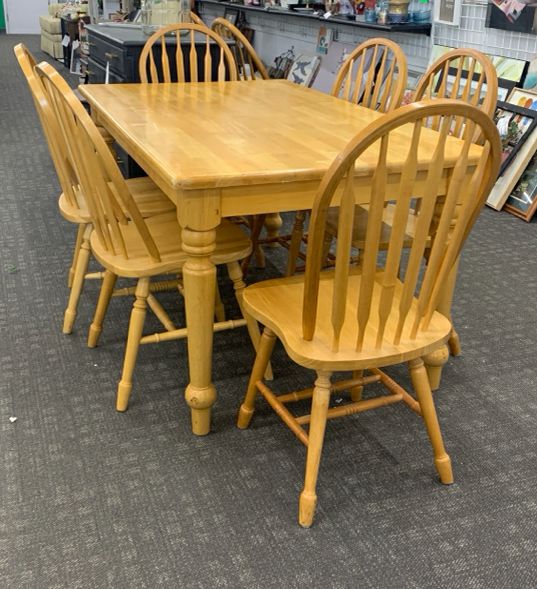 SOLID WOOD TABLE W/6 CHAIRS.
