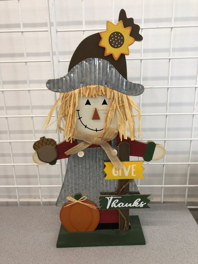 GIVE THANKS WOOD SCARECROW.