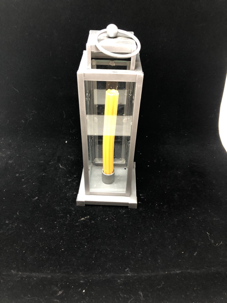 SLEEK RECTANGULAR CANDLE HOLDER.