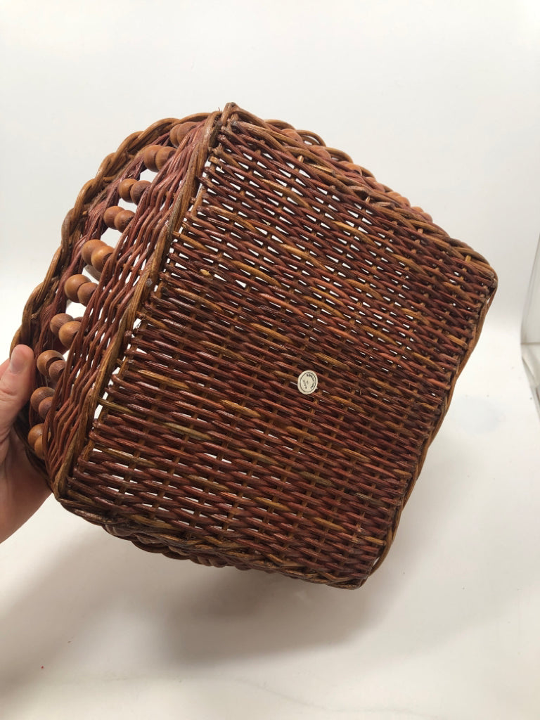 SQUARE BASKET W/WOOD BEADS AND HANDLE.