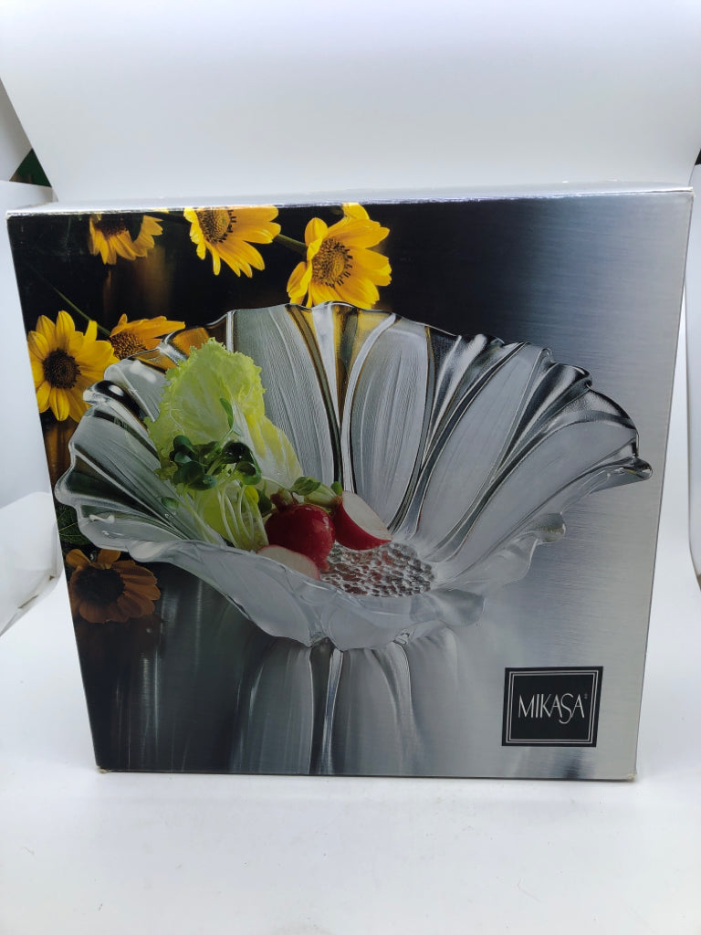 NIB MIKASA SUNFLOWER FROSTED WAVY BOWL.