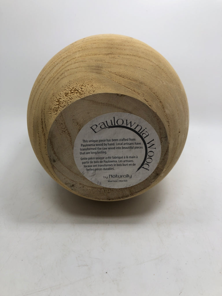 NATURAL CARVED WOOD VASE.