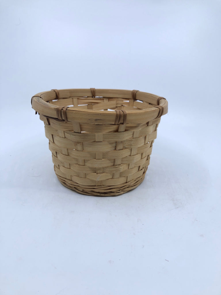 WOVEN BASKET.