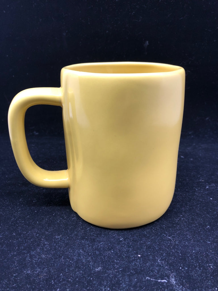 RAE DUNN BUSY BEE MUG.