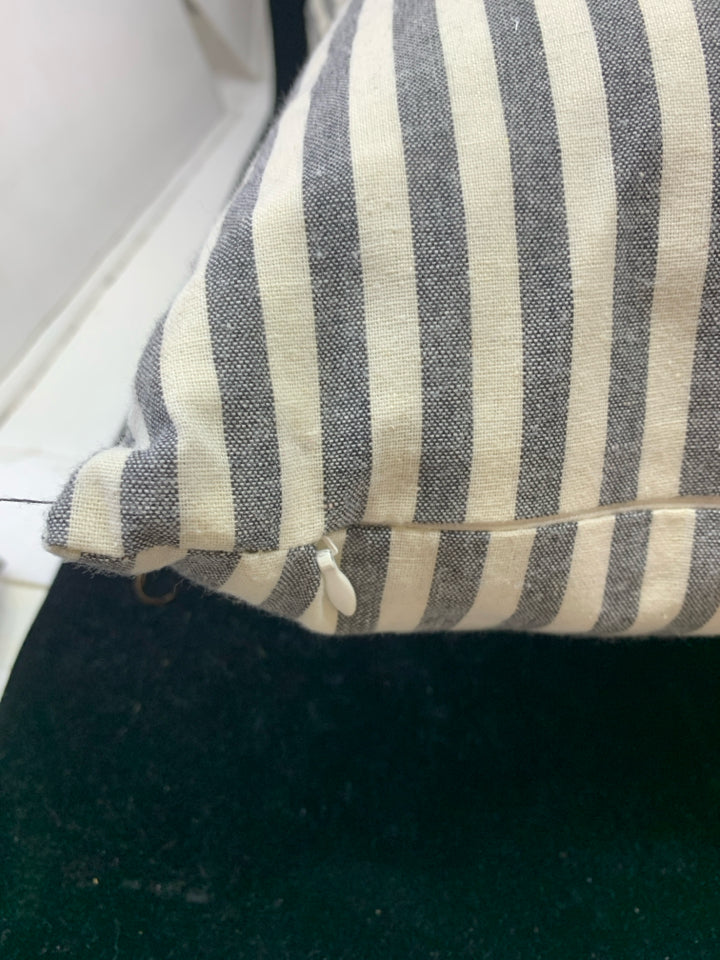 STRIPED PILLOW GRAY&WHITE DOWN FEATHER.