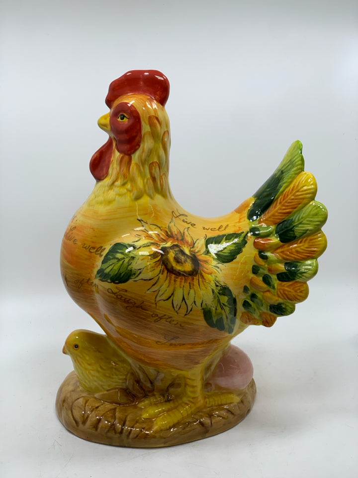 CERAMIC LIVE WELL HEN AND CHICK FIGURE.