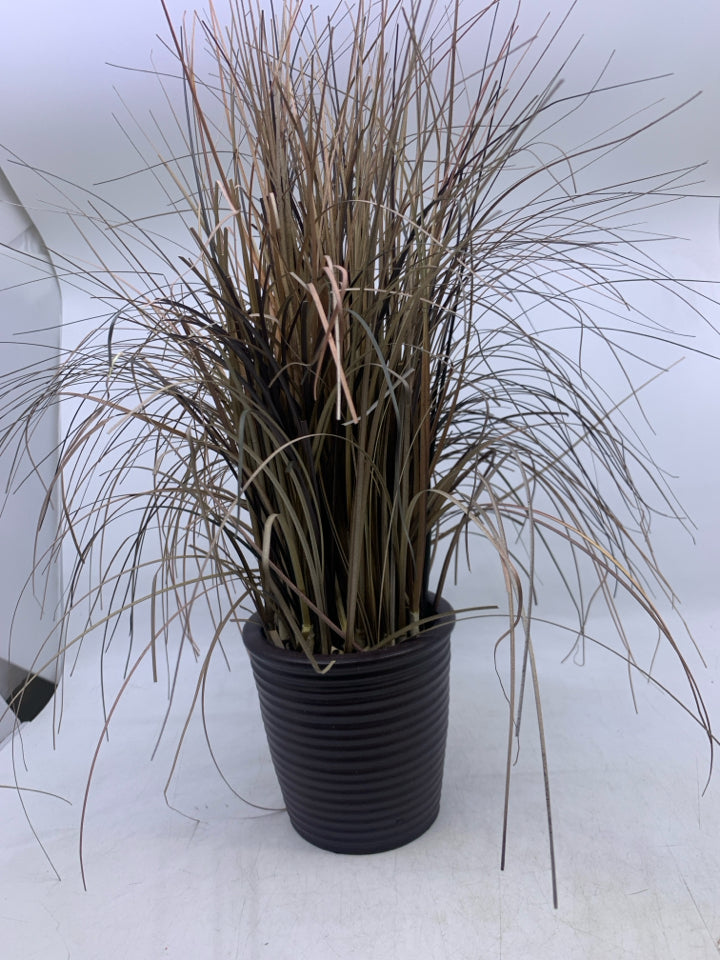 FAUX DRIED GRASS IN RED BROWN PLANTER.