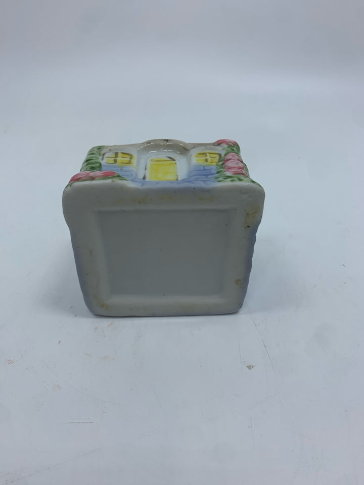 VTG CERAMIC COTTAGE-STYLE SUGAR & CREAMER SET.