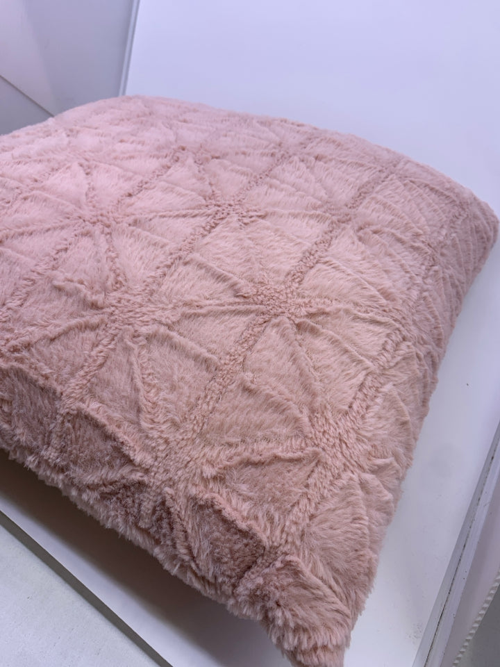 PINK FUZZY PILLOW W/ TRIANGLE DESIGN.