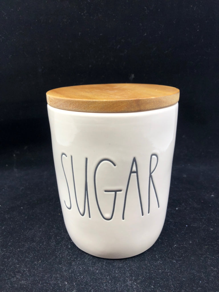 RAE DUNN SUGAR W/WOOD LID.