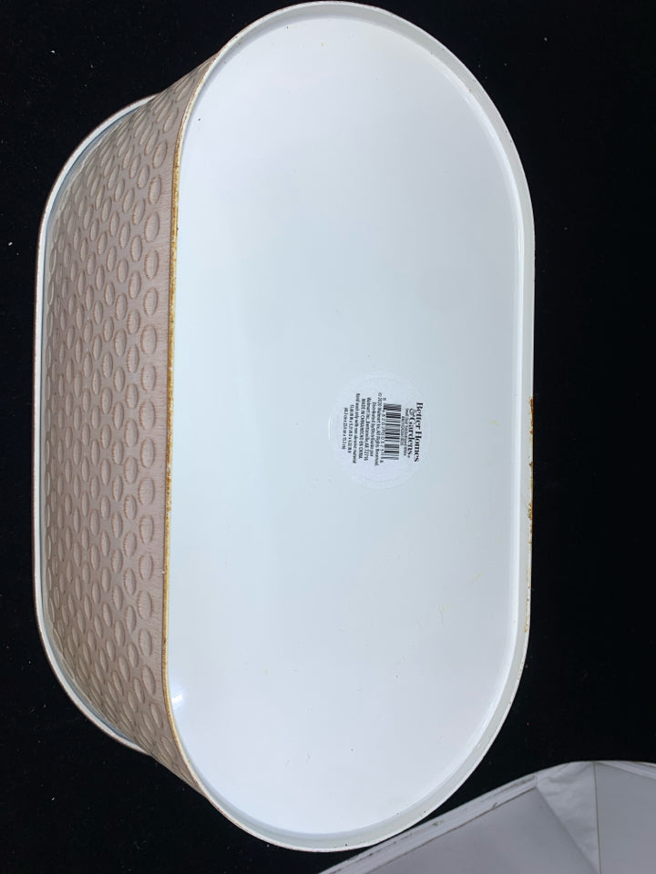 METAL CREAM W DOTS BASKET.