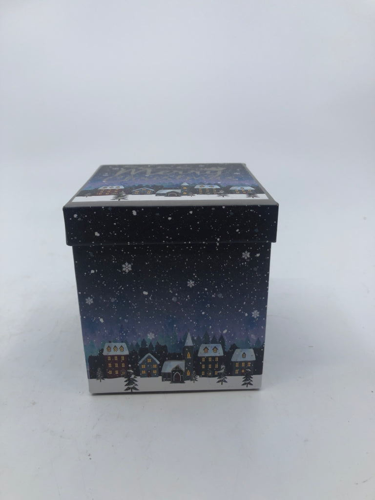 SMALL MERRY CHRISTMAS WINTER SCENE GIFT BOX.