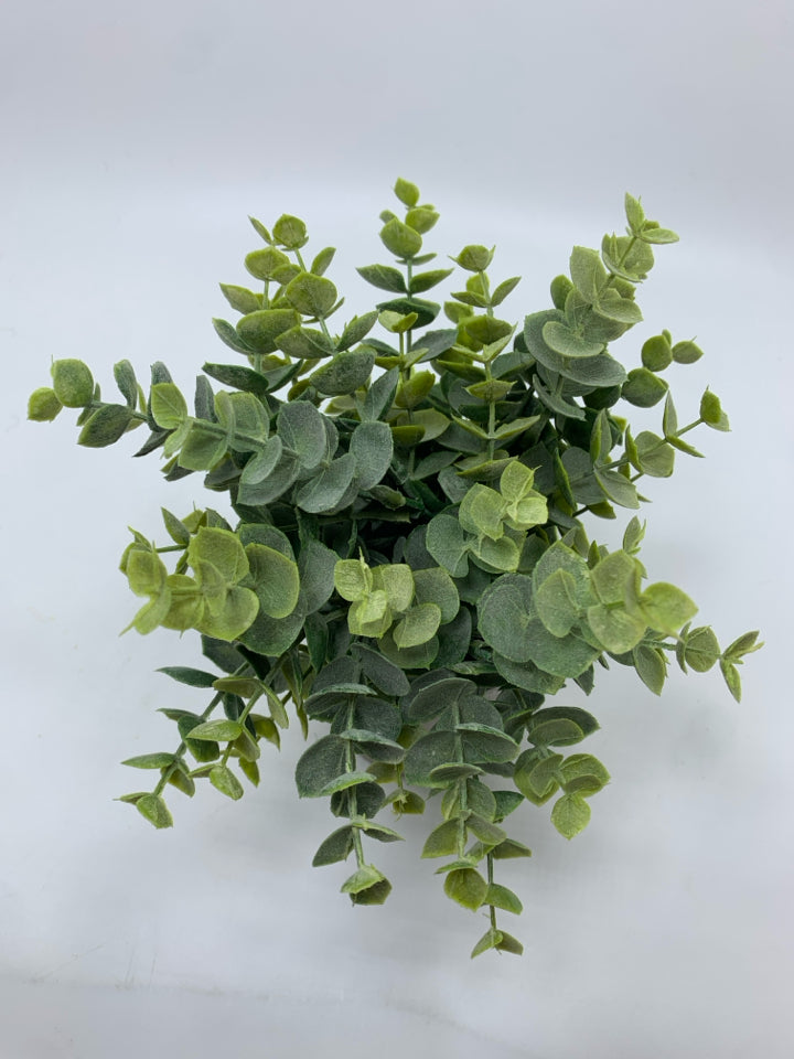 SM FAUX EUCALYPTUS IN PLANTER.