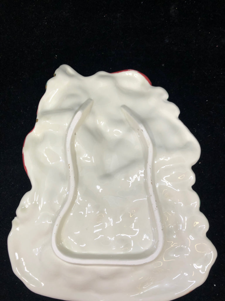 EMBOSSED SANTA W TOYS PLATE.